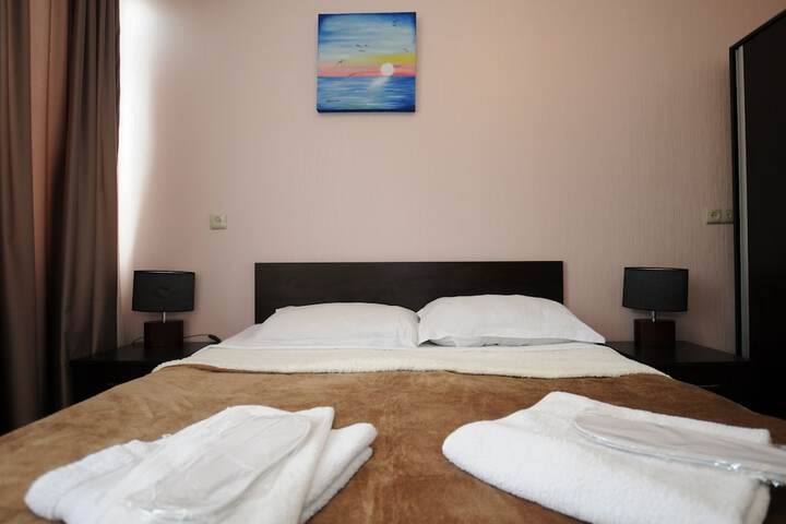 Room 4 of 16