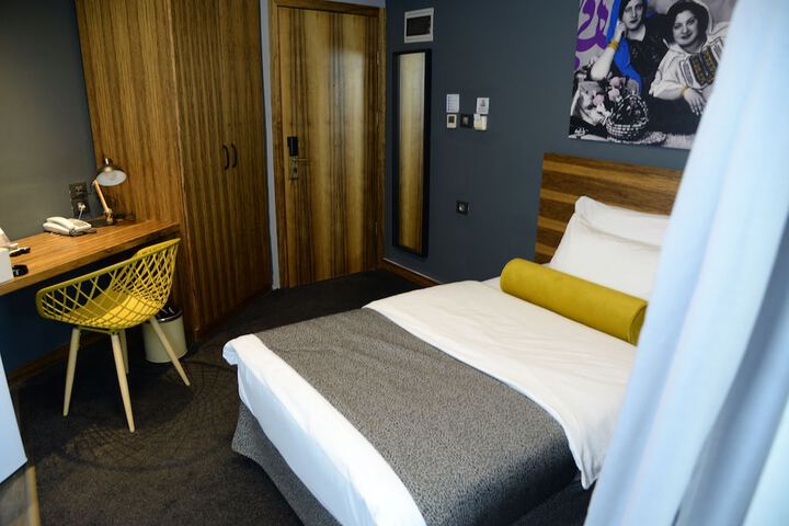 Room 13 of 86