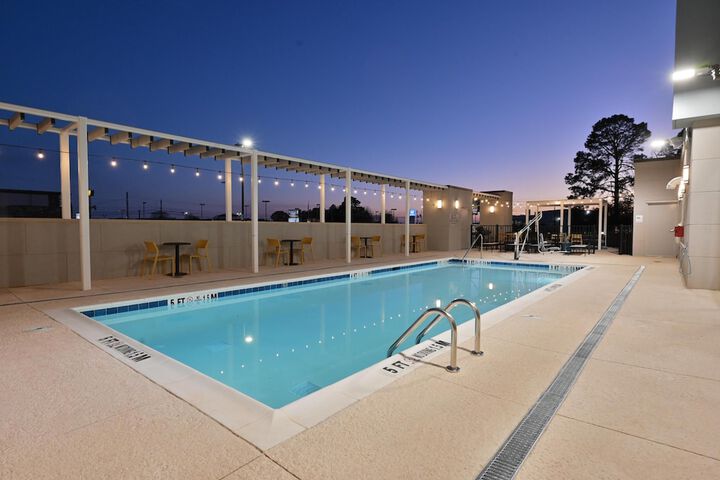 Photo of Home2 Suites by Hilton Tifton GA Pool