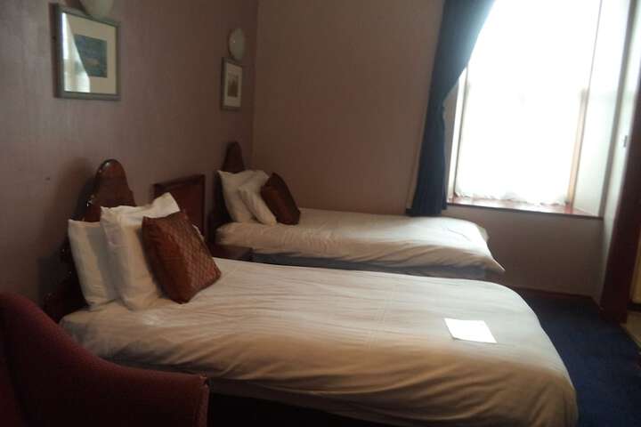 Room 10 of 42