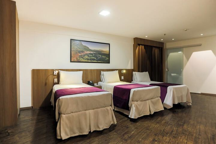 Room 32 of 99