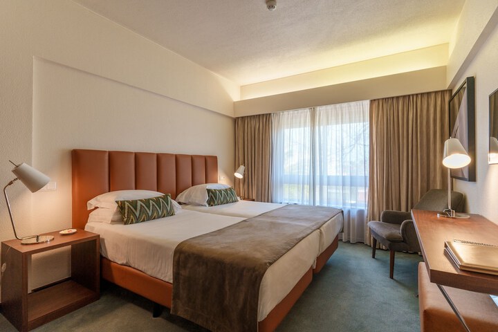 Room 7 of 72