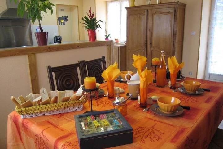 Dining 2 of 6