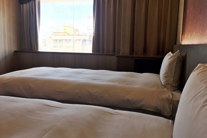 Room 4 of 43