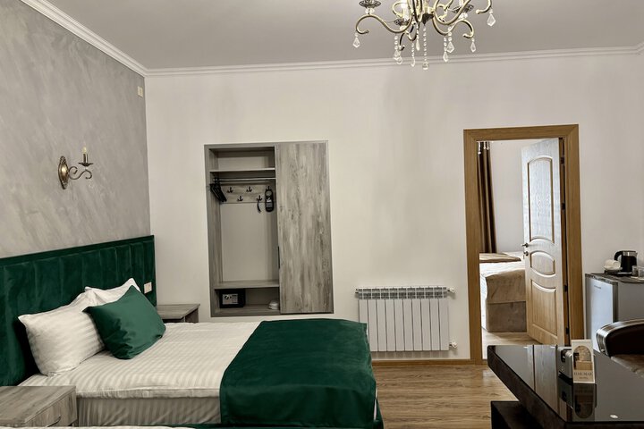 Room 3 of 49
