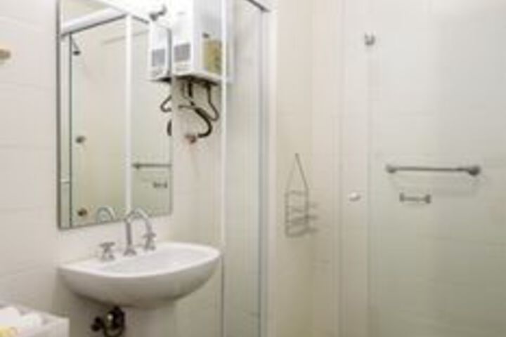 Room 4 of 27