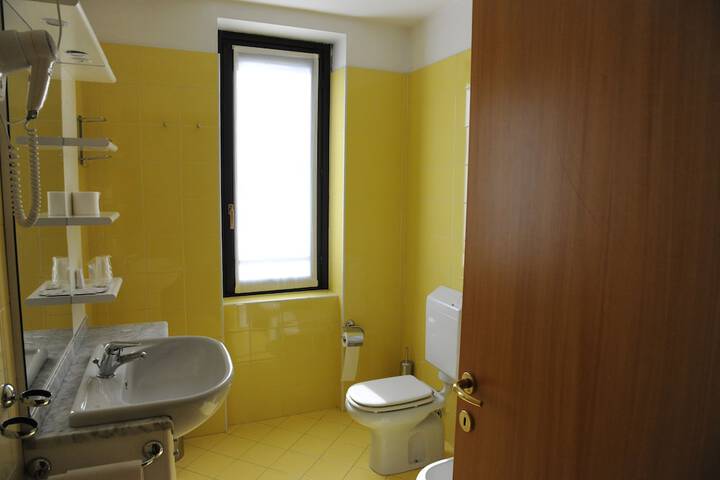 Room 12 of 21