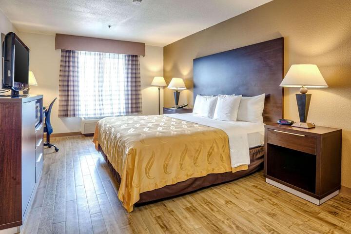 1 King Bed (4 of 11)