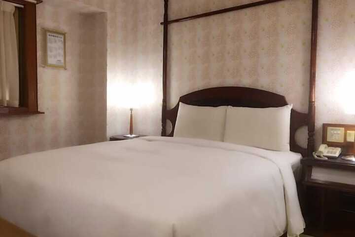 Room 16 of 32