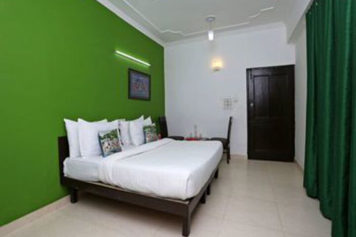 Room 6 of 25