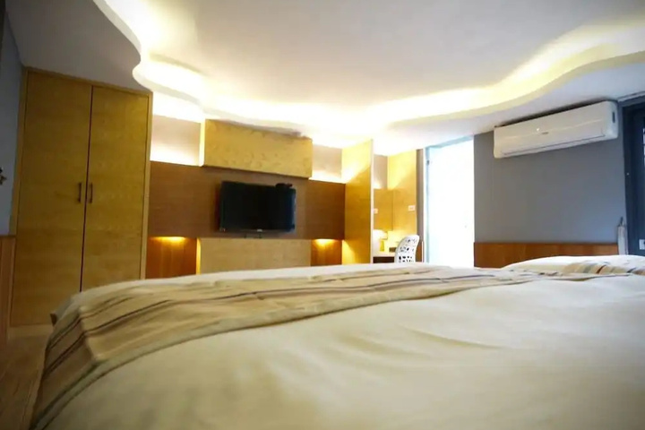 Room 3 of 22