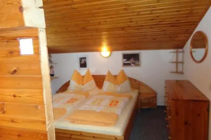 Room 4 of 15