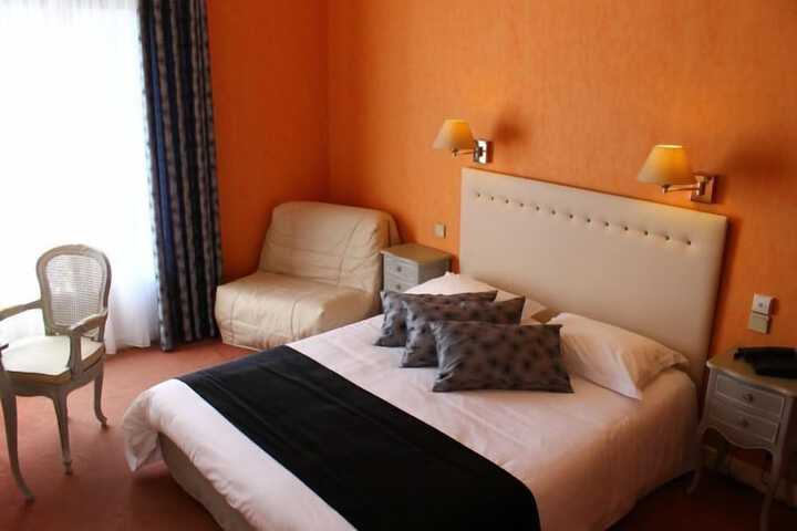 Room 9 of 32