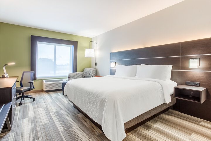 1 King Bed (7 of 16)