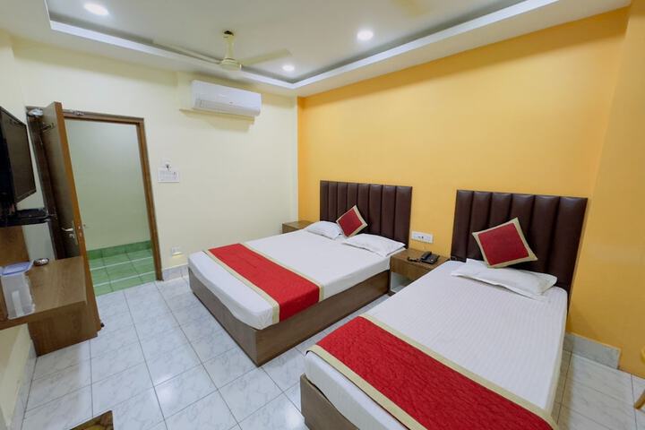 Room 6 of 12