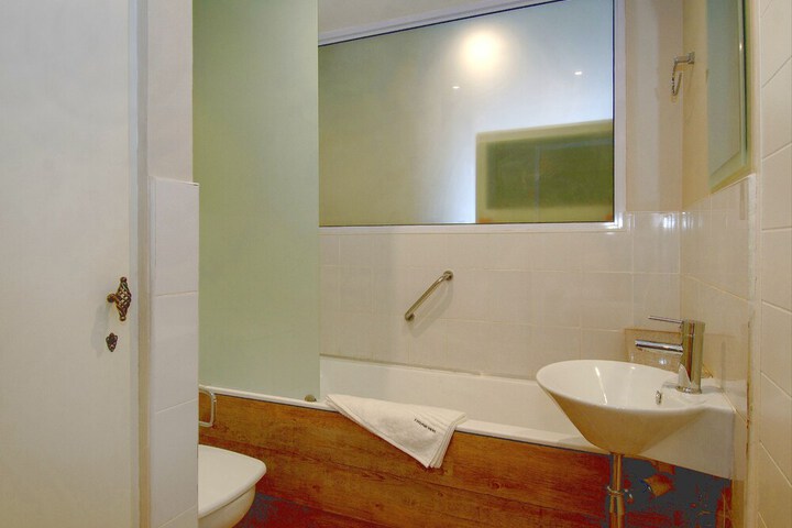 Room 9 of 20