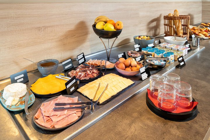 Breakfast/Coffee Service 46 of 62