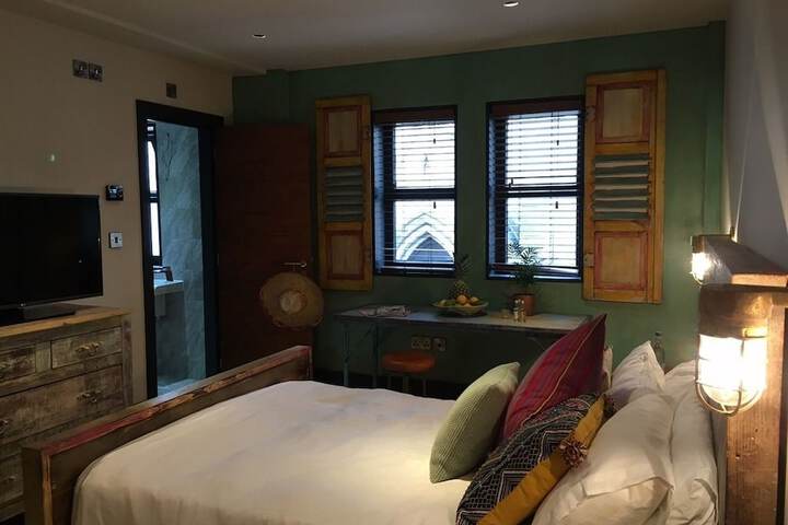 Room 6 of 78