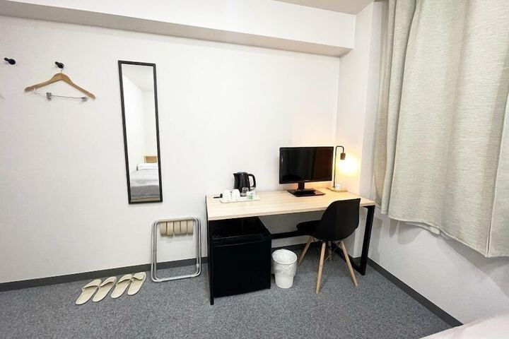 Room 13 of 33