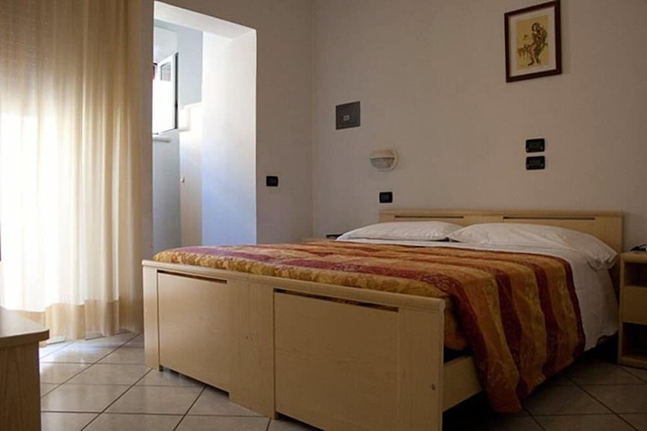 Room 11 of 35