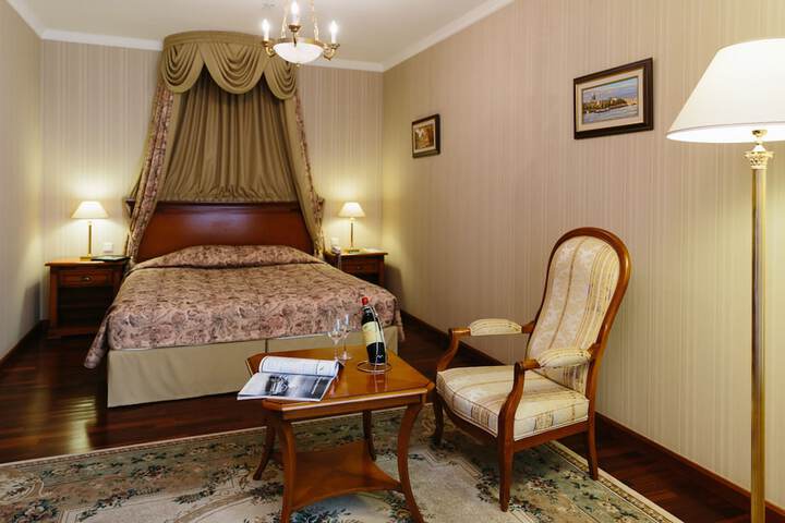 Room 27 of 117