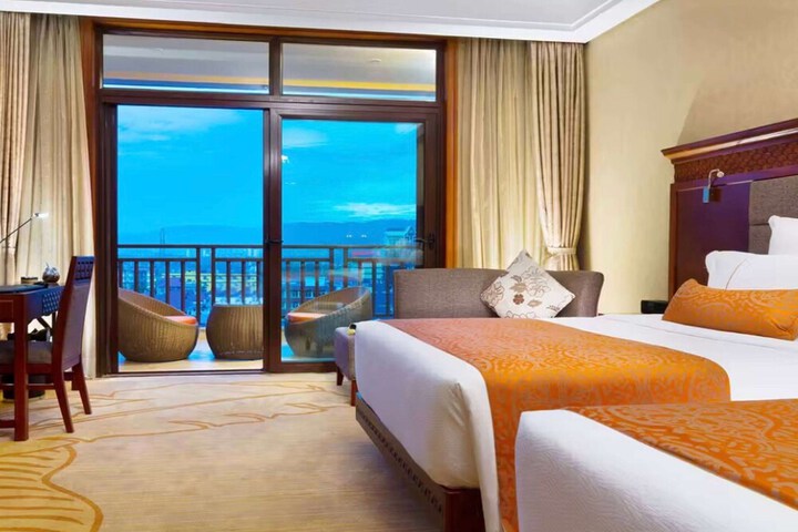 Room 2 of 10