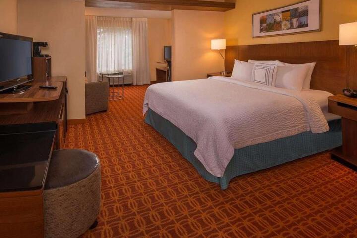 1 King Bed (3 of 22)