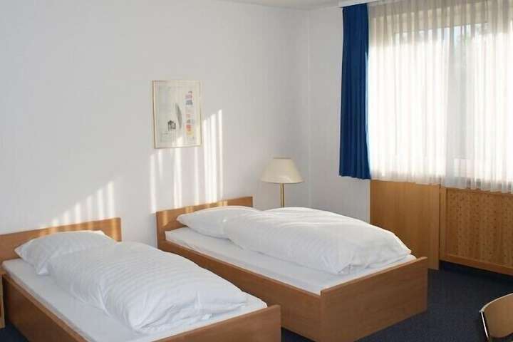 Room 10 of 26