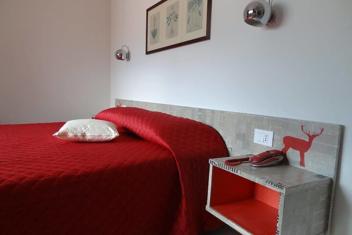 Room 7 of 34