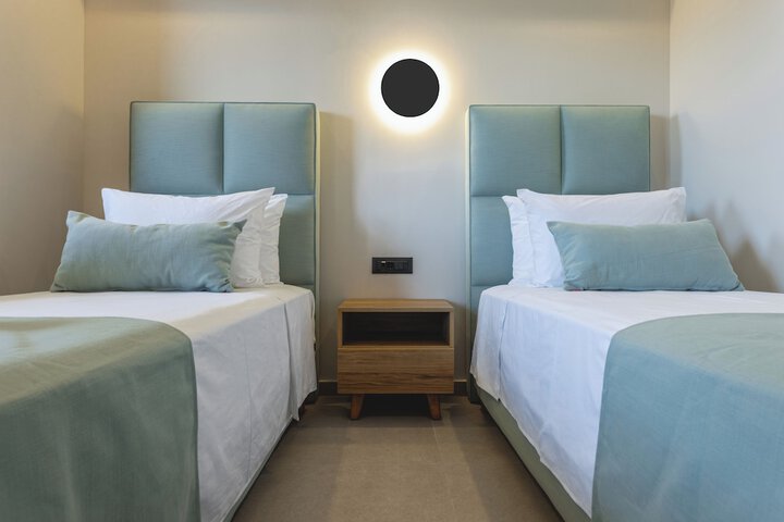 Room 3 of 63