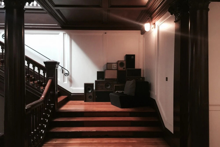 Room 8 of 10