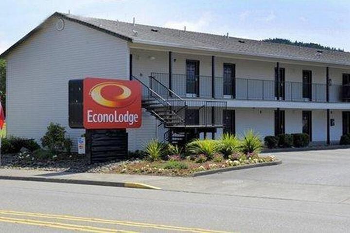 Garibaldi Inn at the Bay