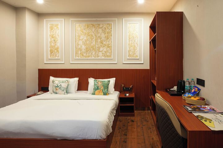 Room 9 of 27