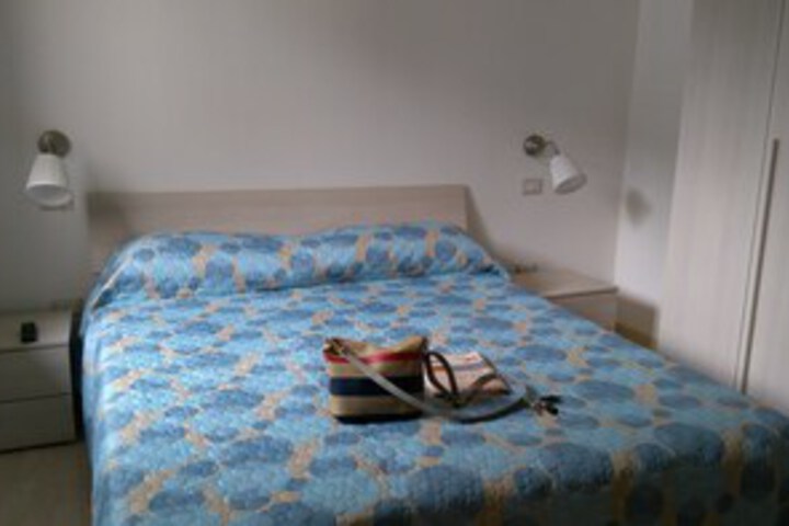 Room 12 of 25