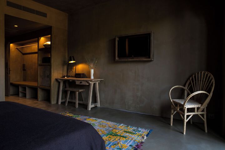 Room 85 of 142