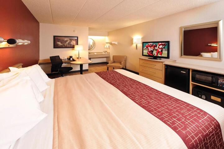 1 King Bed (9 of 19)