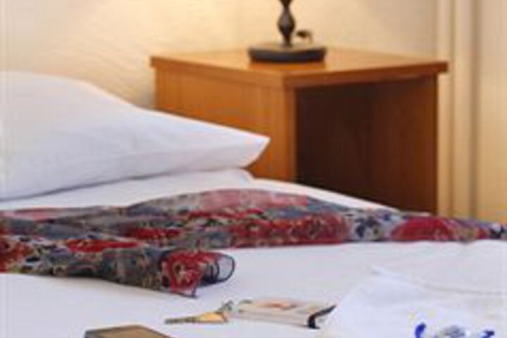 Room 5 of 17