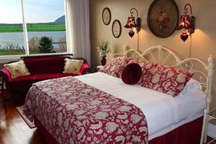 Room 3 of 44