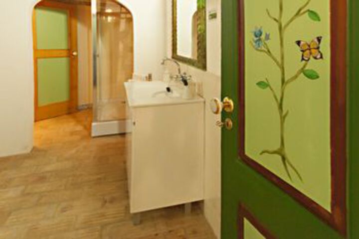 Room 2 of 25