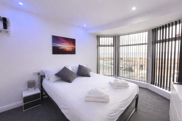 Room 6 of 17