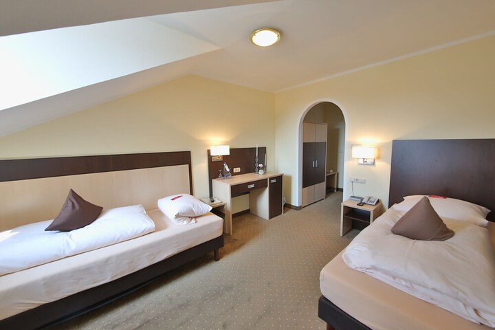 Room 9 of 31