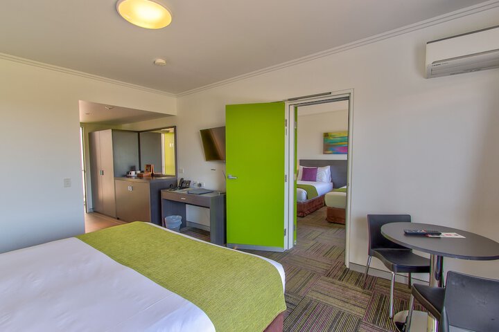 Room 5 of 32