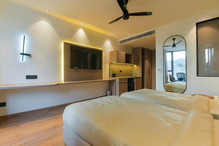 Room 6 of 26