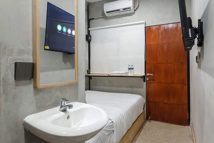 Room 10 of 16