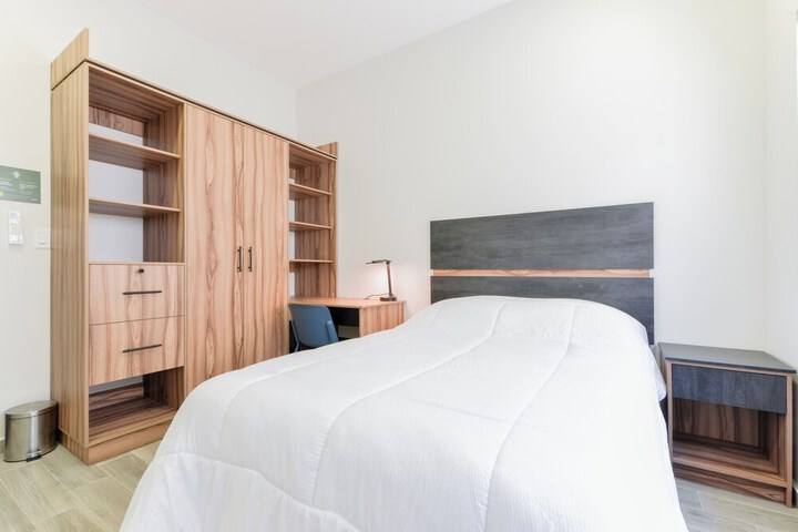 Room 52 of 228