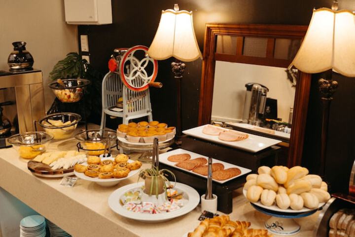 Dining 83 of 99