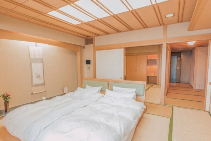 Room 8 of 88