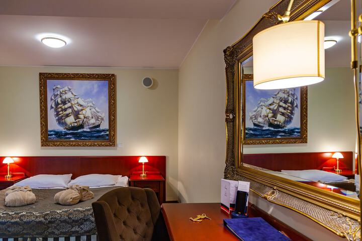 Room 12 of 48