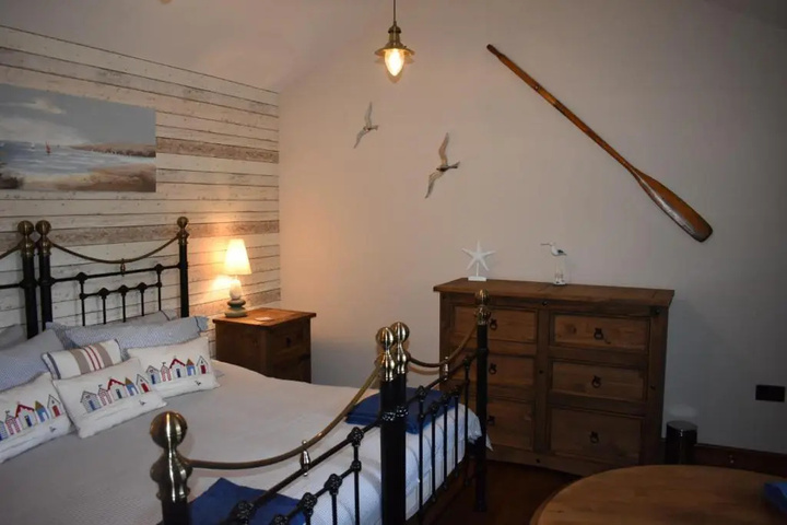 Room 3 of 8