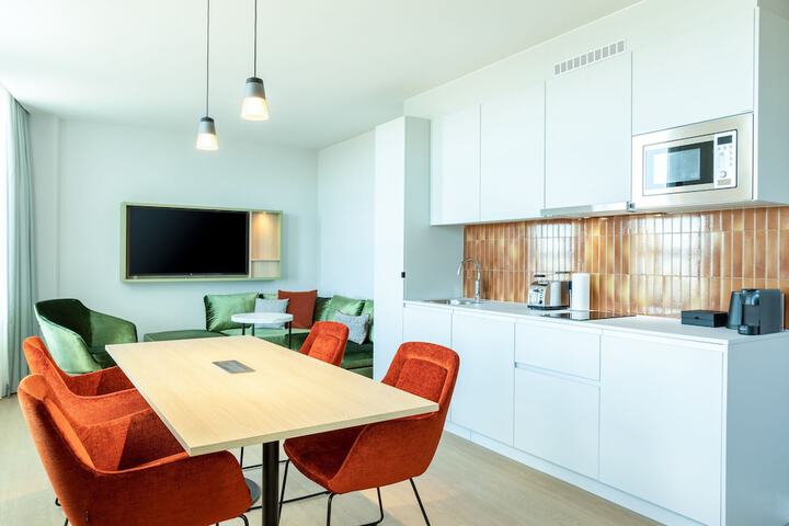 Room 9 of 32